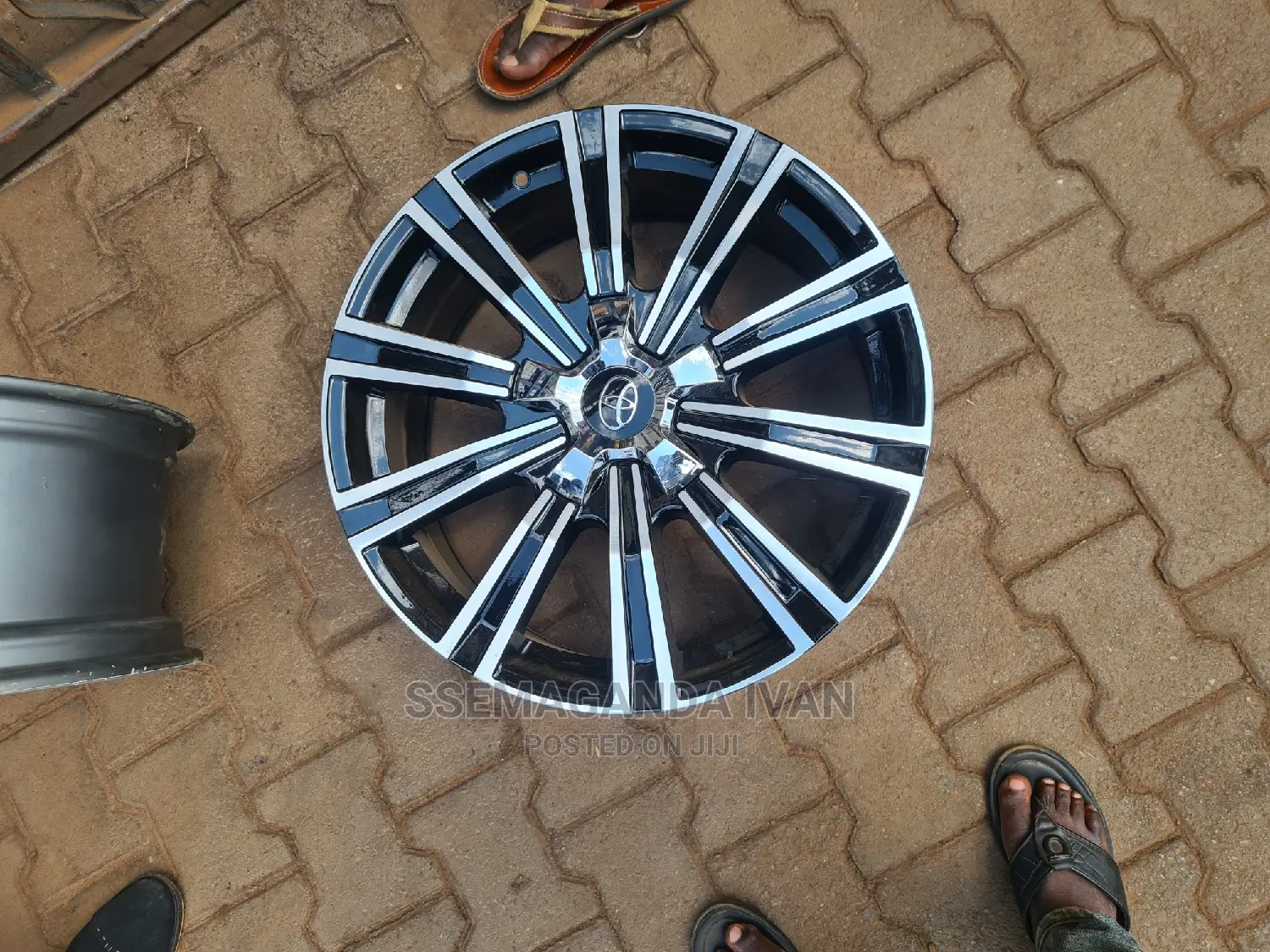 V8 Rim 20 Brand New