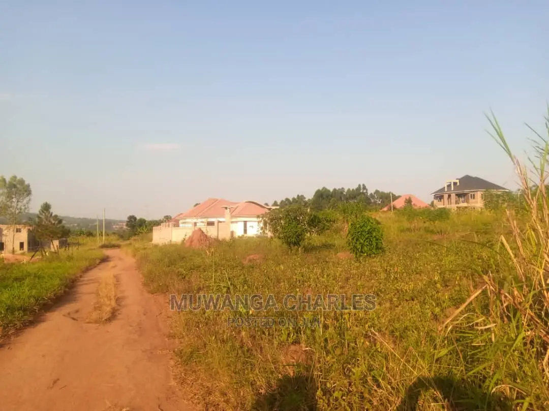 10plots of Land for Sale at Busukuma