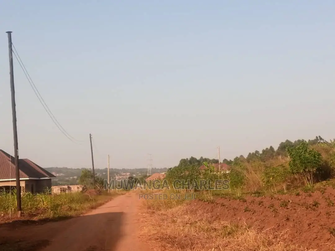 10plots of Land for Sale at Busukuma