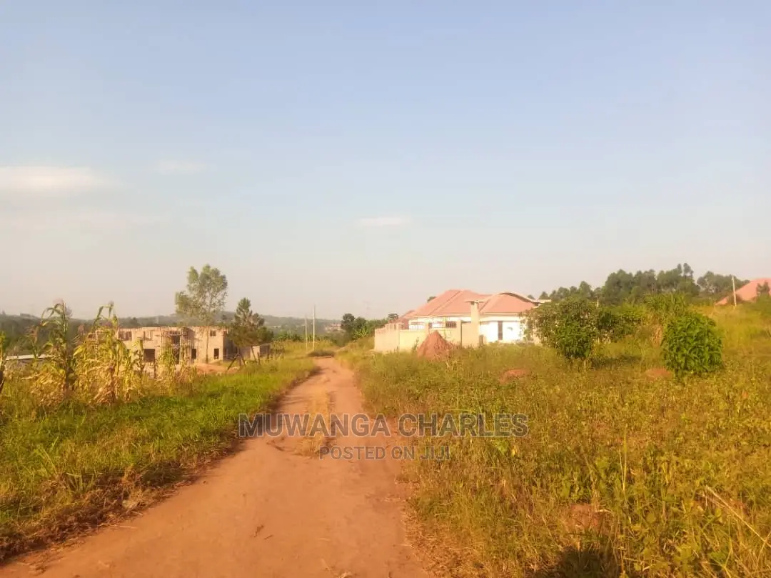 10plots of Land for Sale at Busukuma