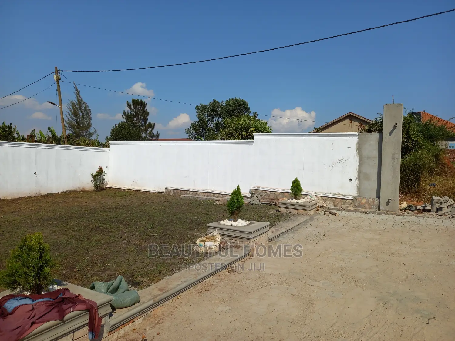 Furnished 4bdrm Bungalow in Kira for Sale