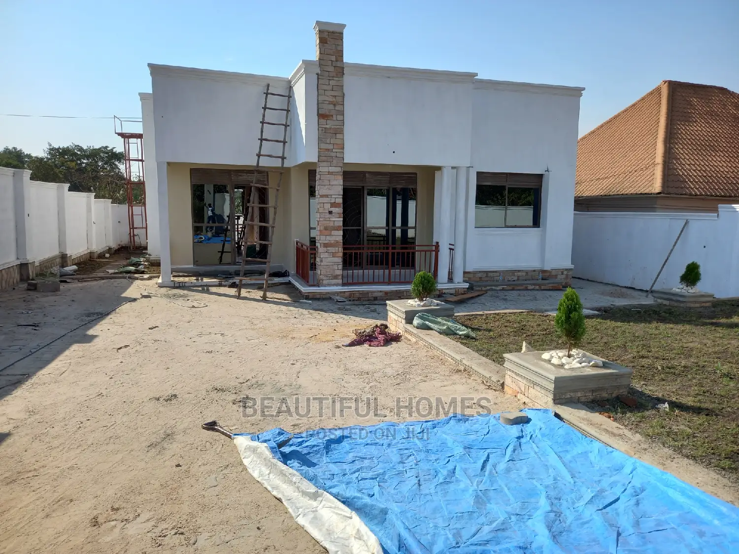 Furnished 4bdrm Bungalow in Kira for Sale