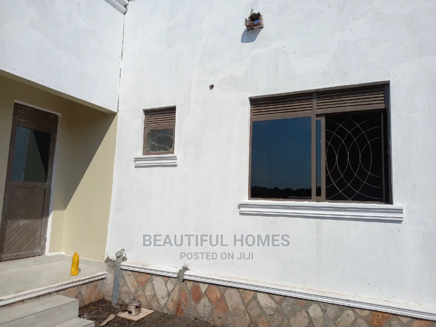 Furnished 4bdrm House in Kira for Sale