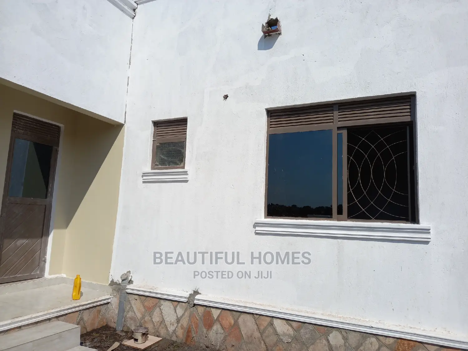 Furnished 4bdrm House in Kira for Sale