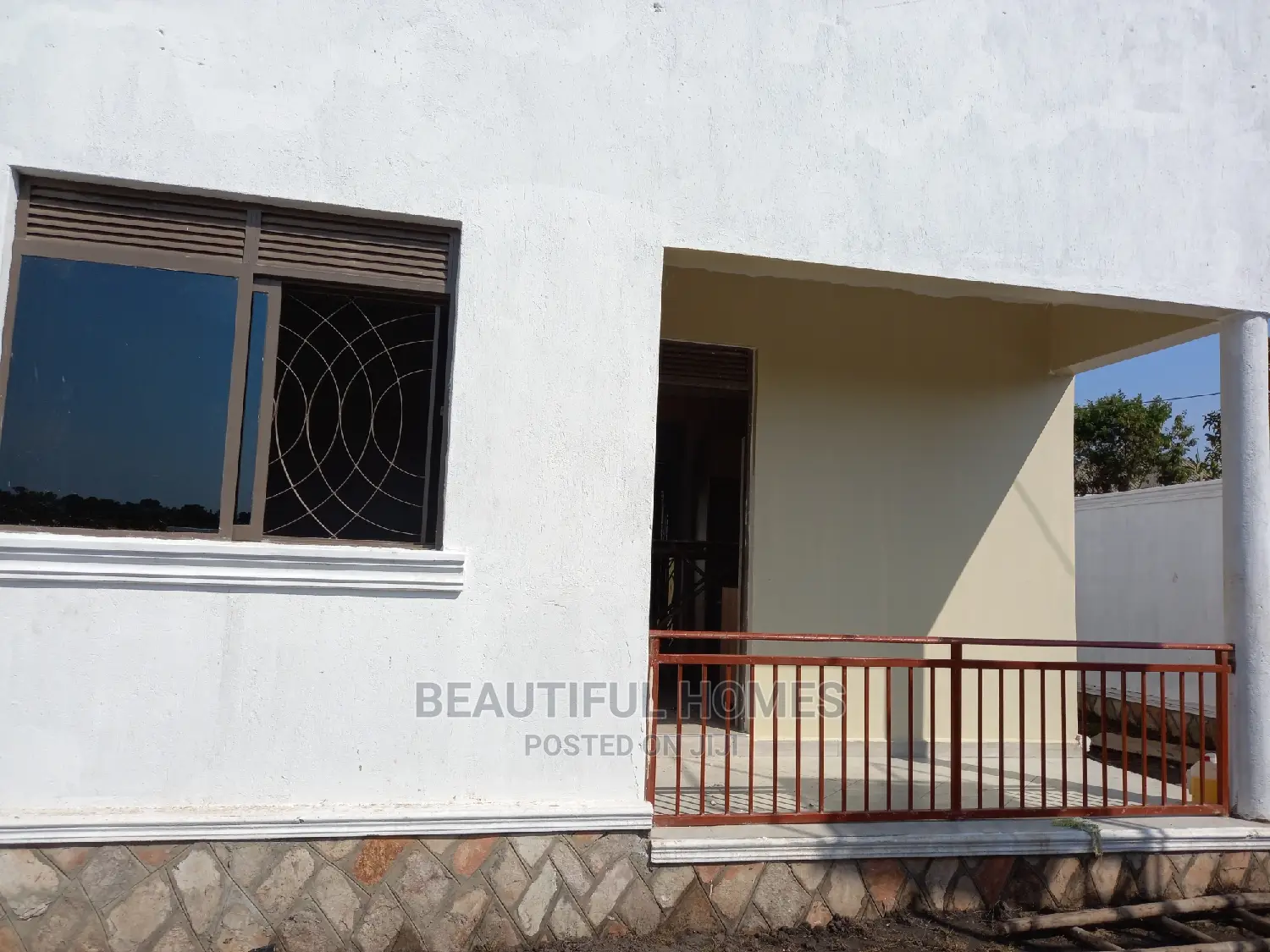 Furnished 4bdrm House in Kira for Sale