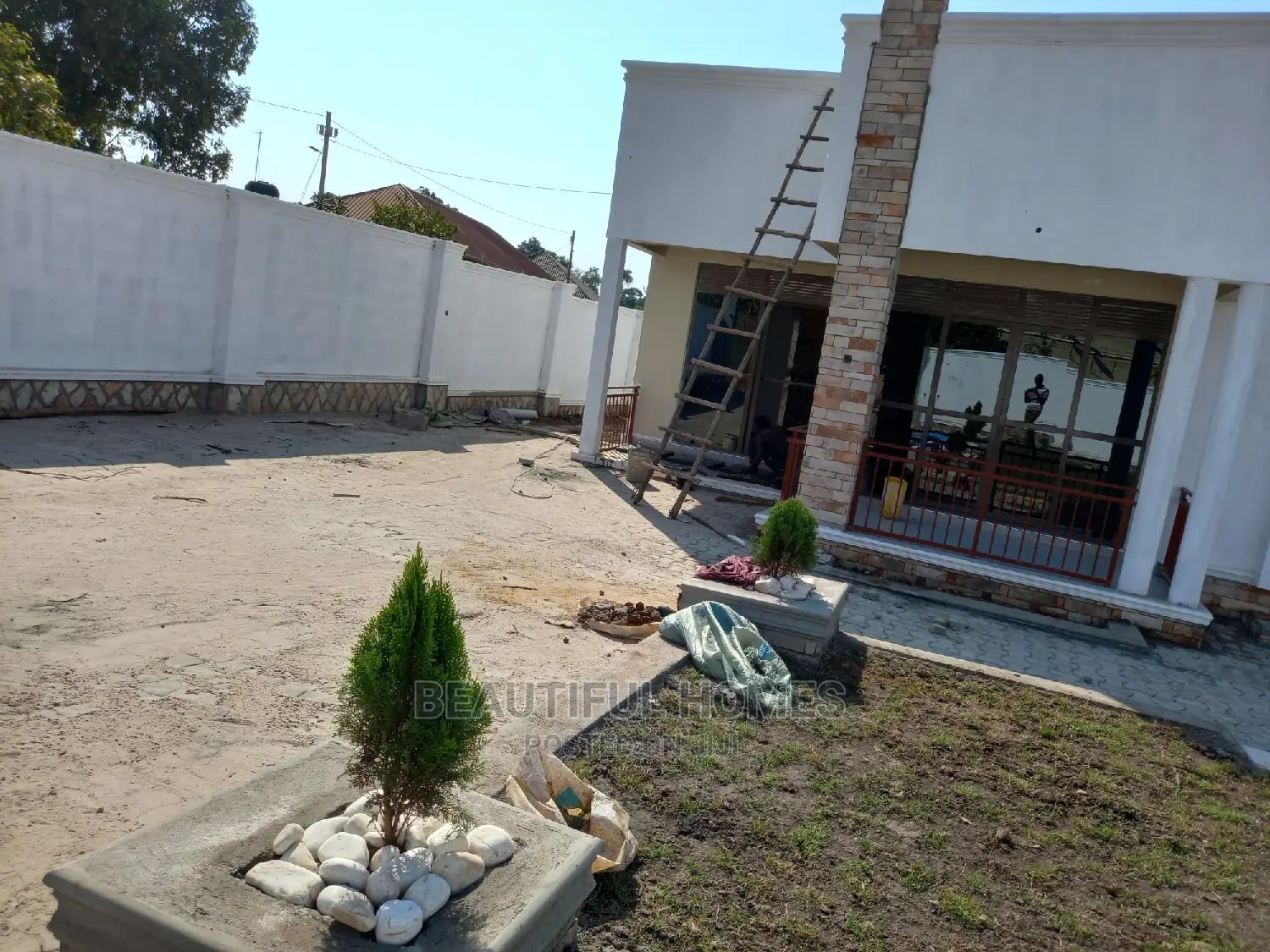 Furnished 4bdrm Bungalow in Kira for Sale
