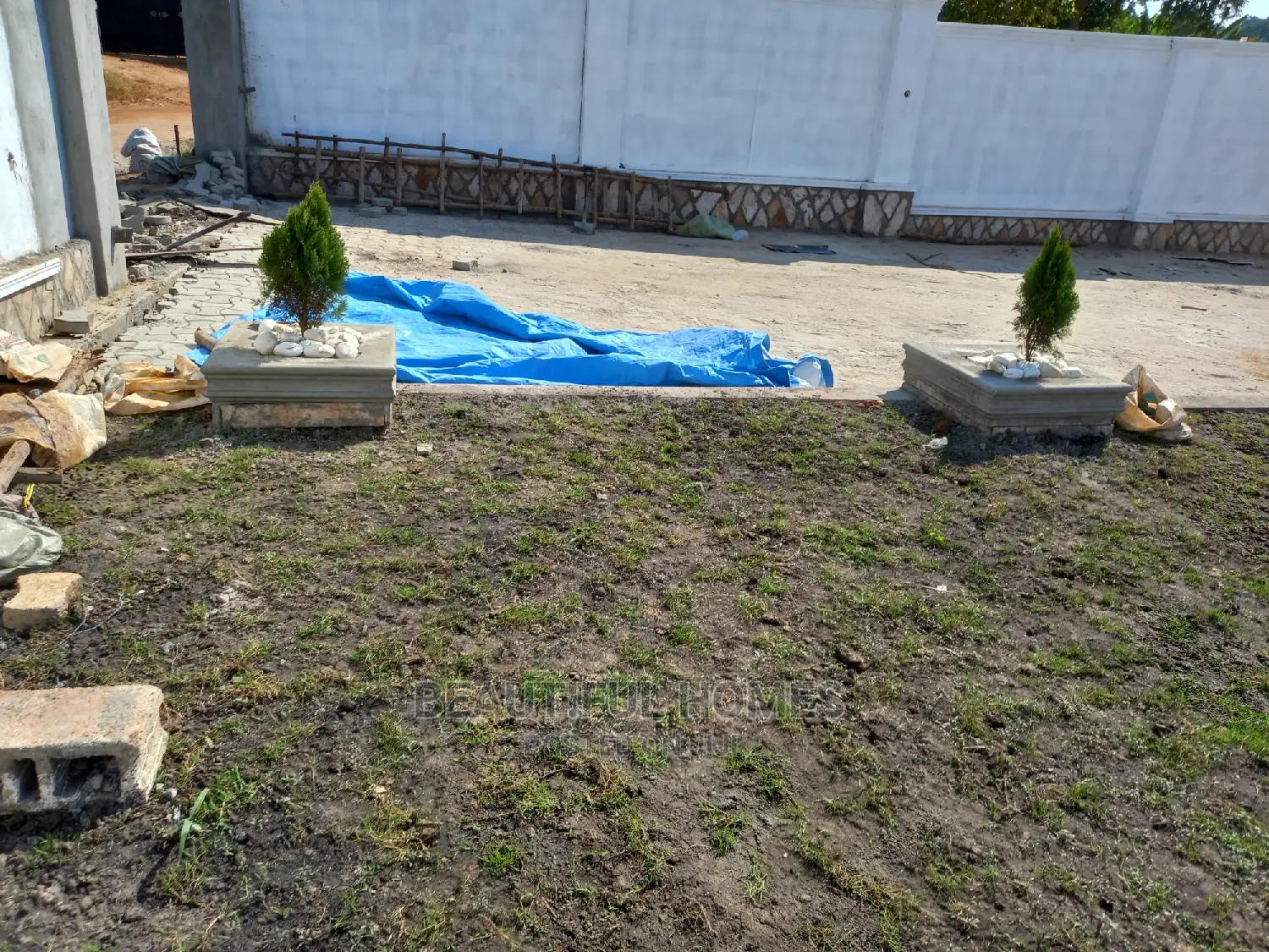 Furnished 4bdrm House in Kira for Sale