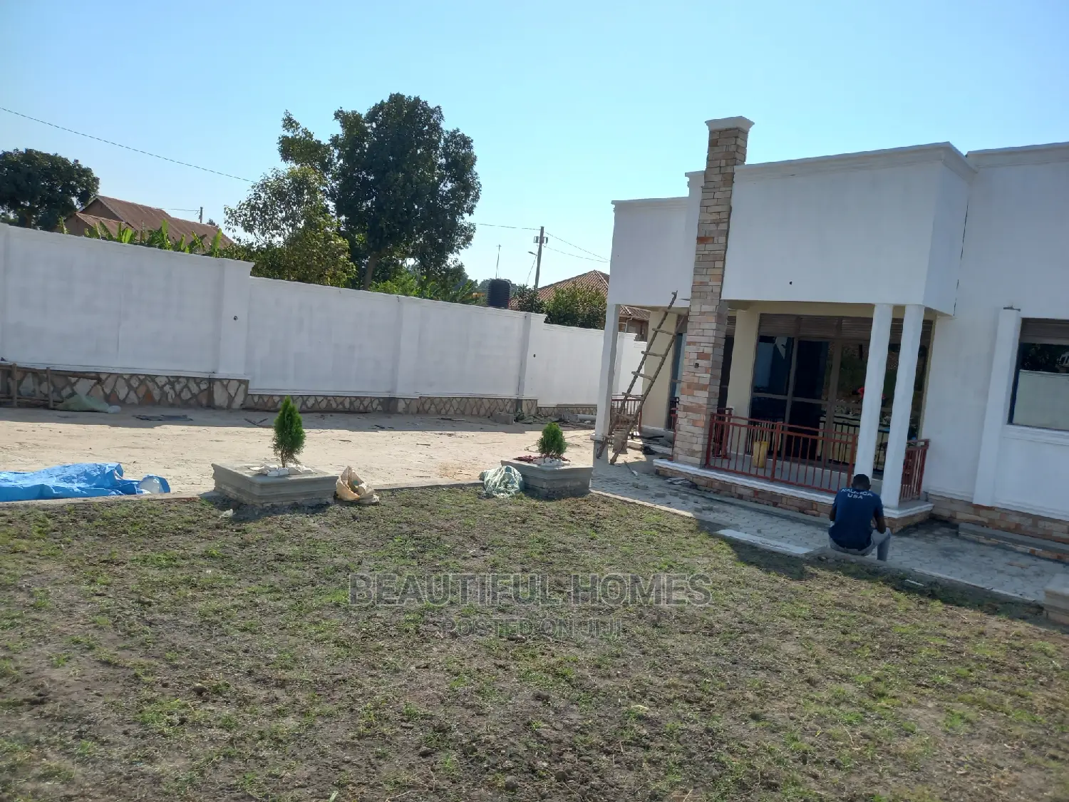 Furnished 4bdrm Bungalow in Kira for Sale