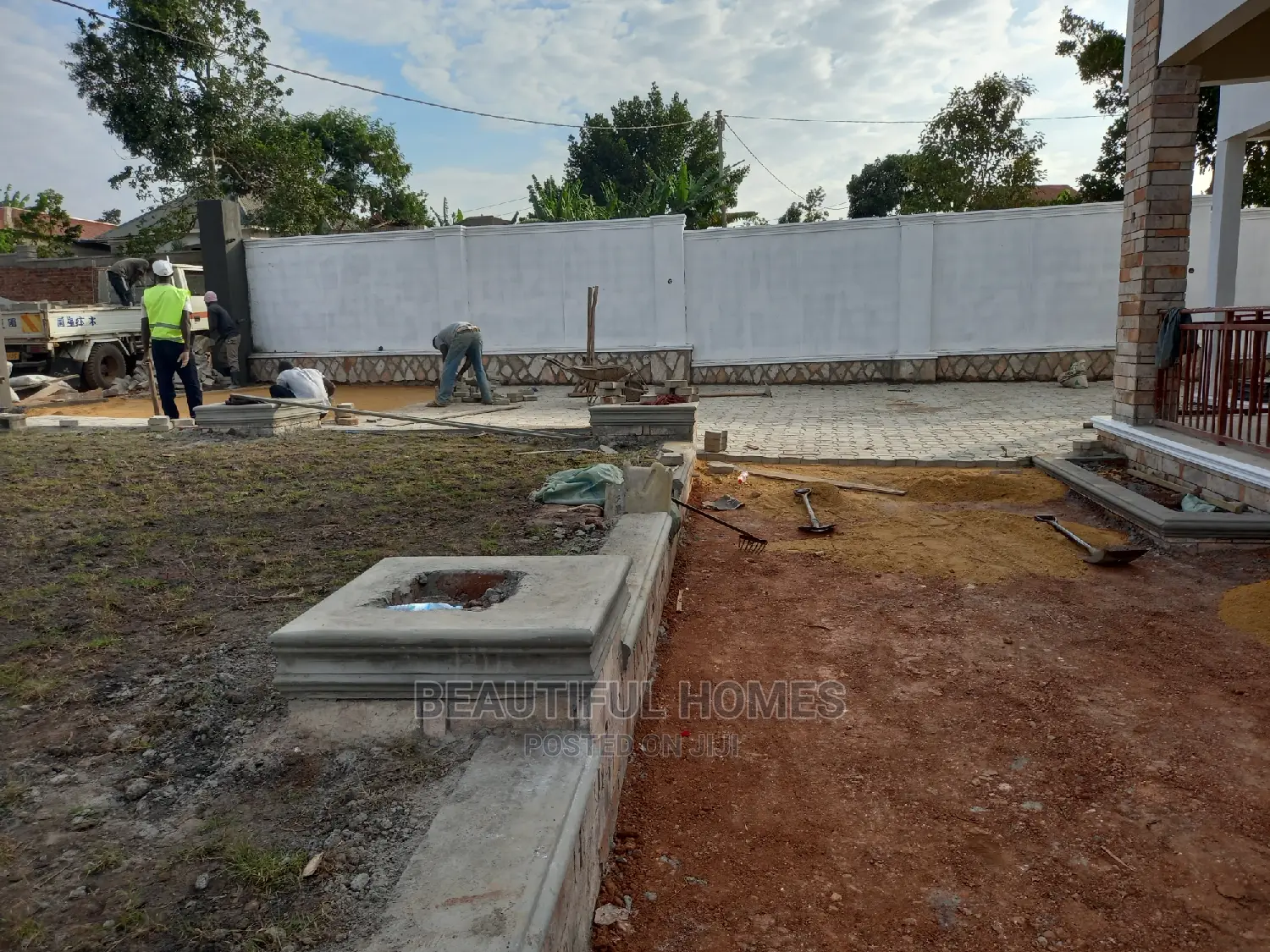 Furnished 4bdrm Bungalow in Kira for Sale