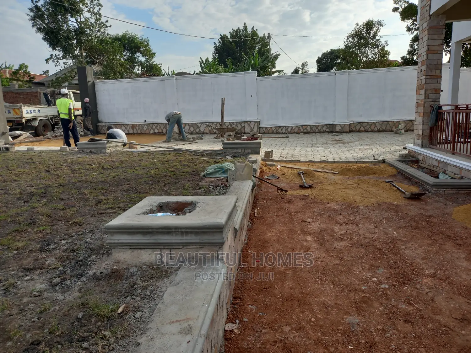 Furnished 4bdrm Bungalow in Kira for Sale