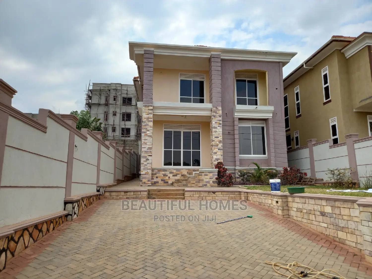 Furnished 4bdrm Duplex in Kira Tarmacked for Sale