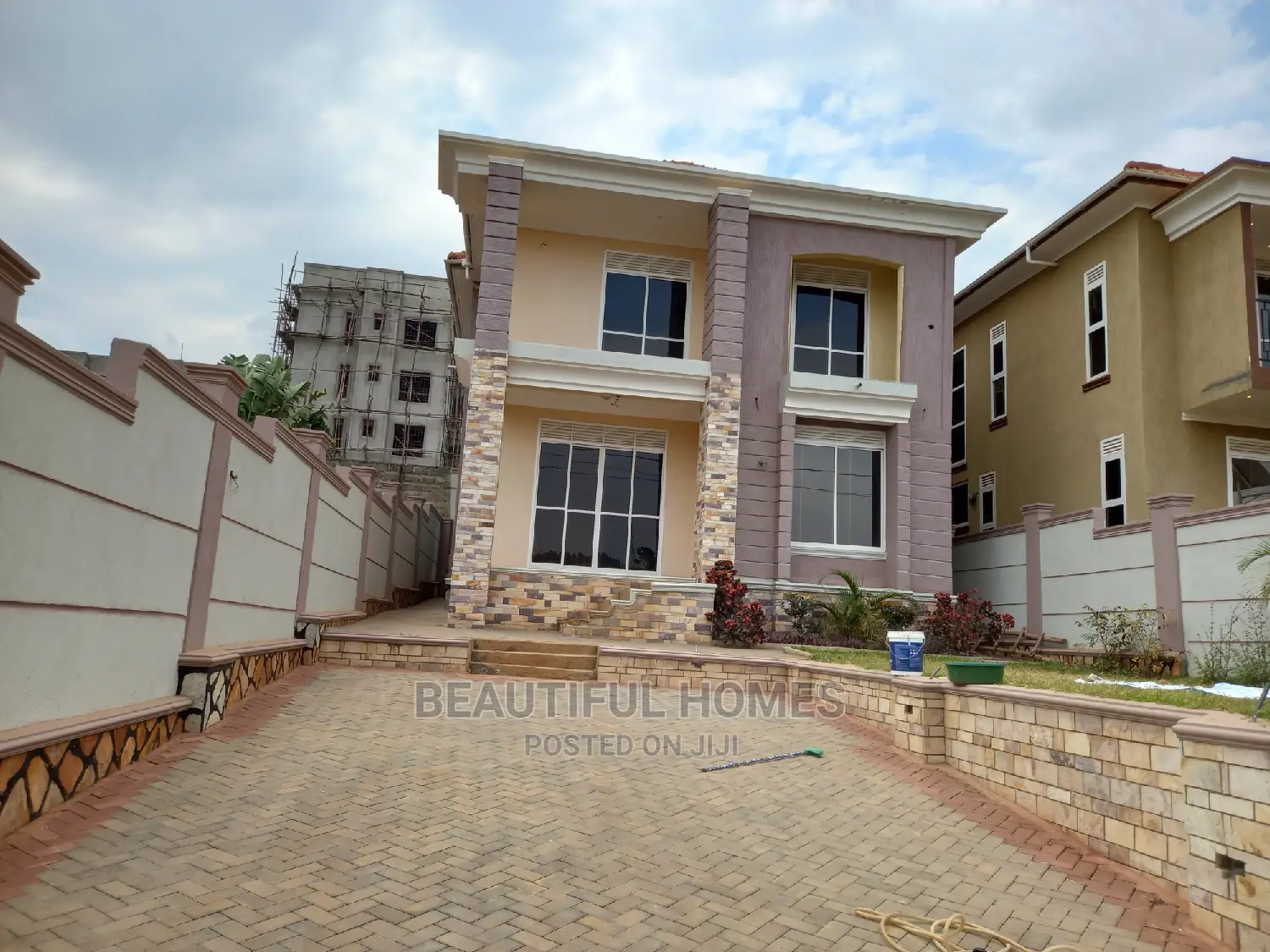 Furnished 4bdrm Duplex in Kira Tarmacked for Sale