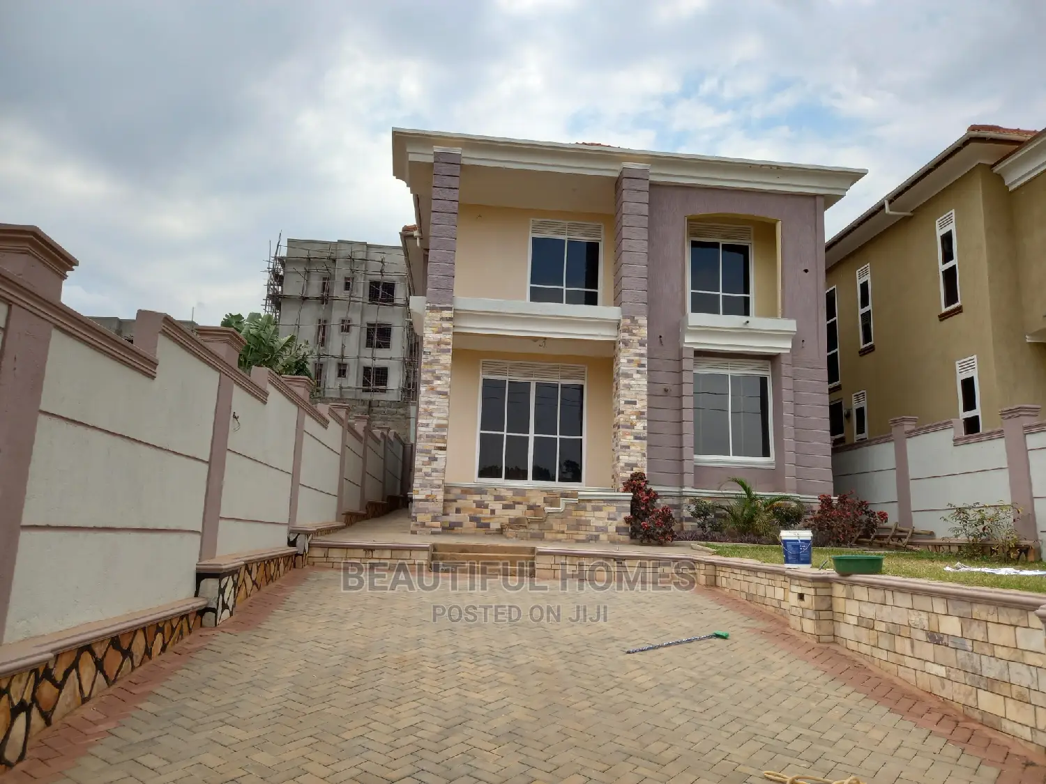 Furnished 4bdrm Duplex in Kira Tarmacked for Sale