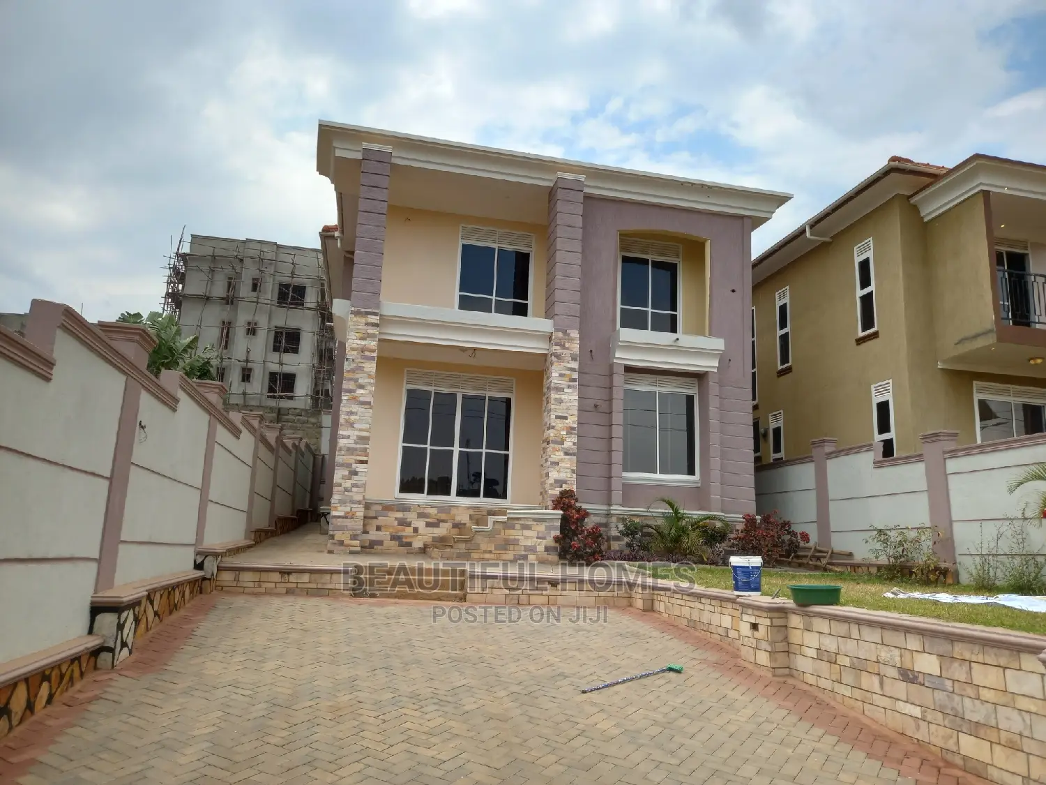 Furnished 4bdrm Duplex in Kira Tarmacked for Sale