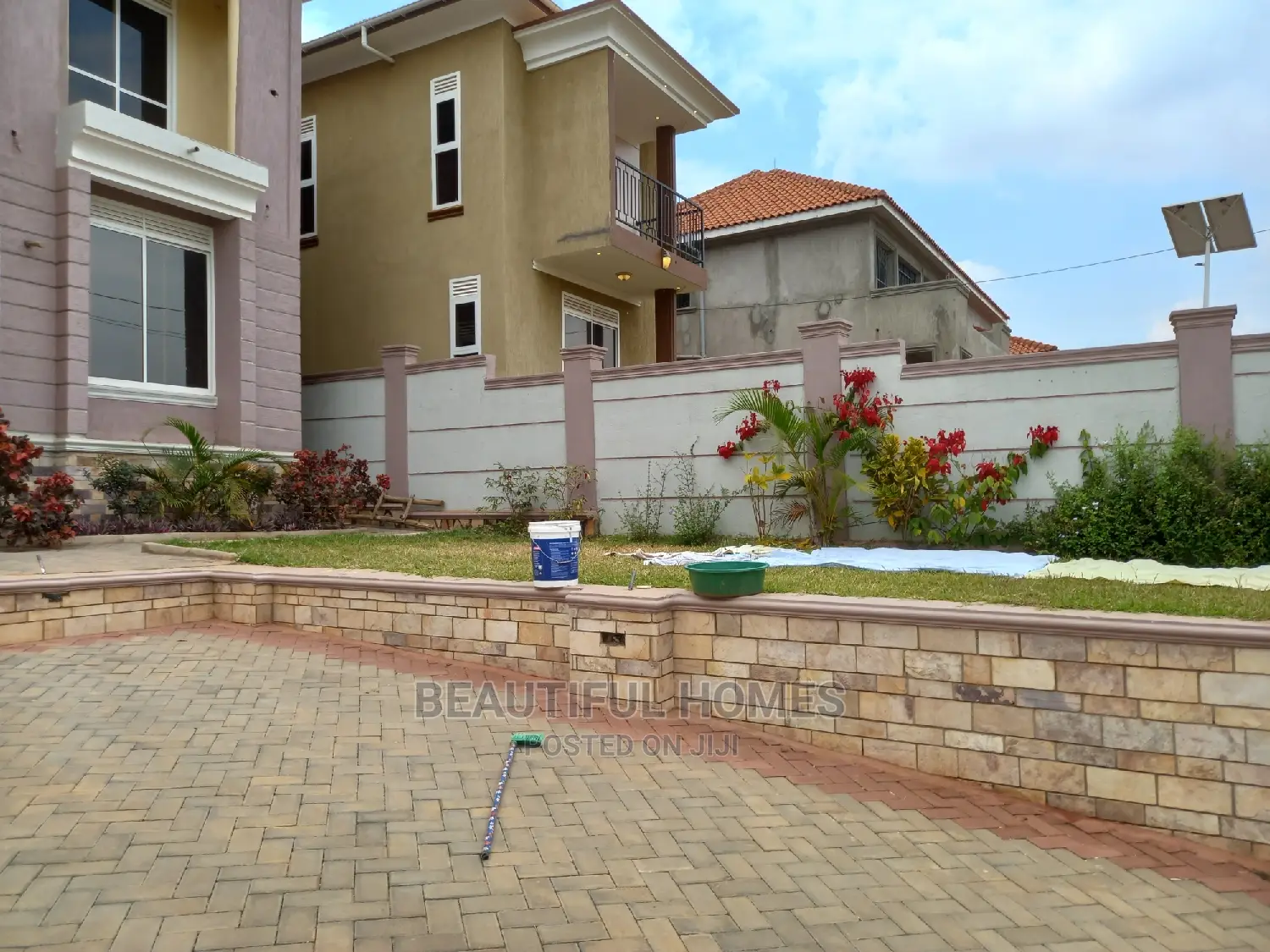 Furnished 4bdrm Duplex in Kira 1 for Sale