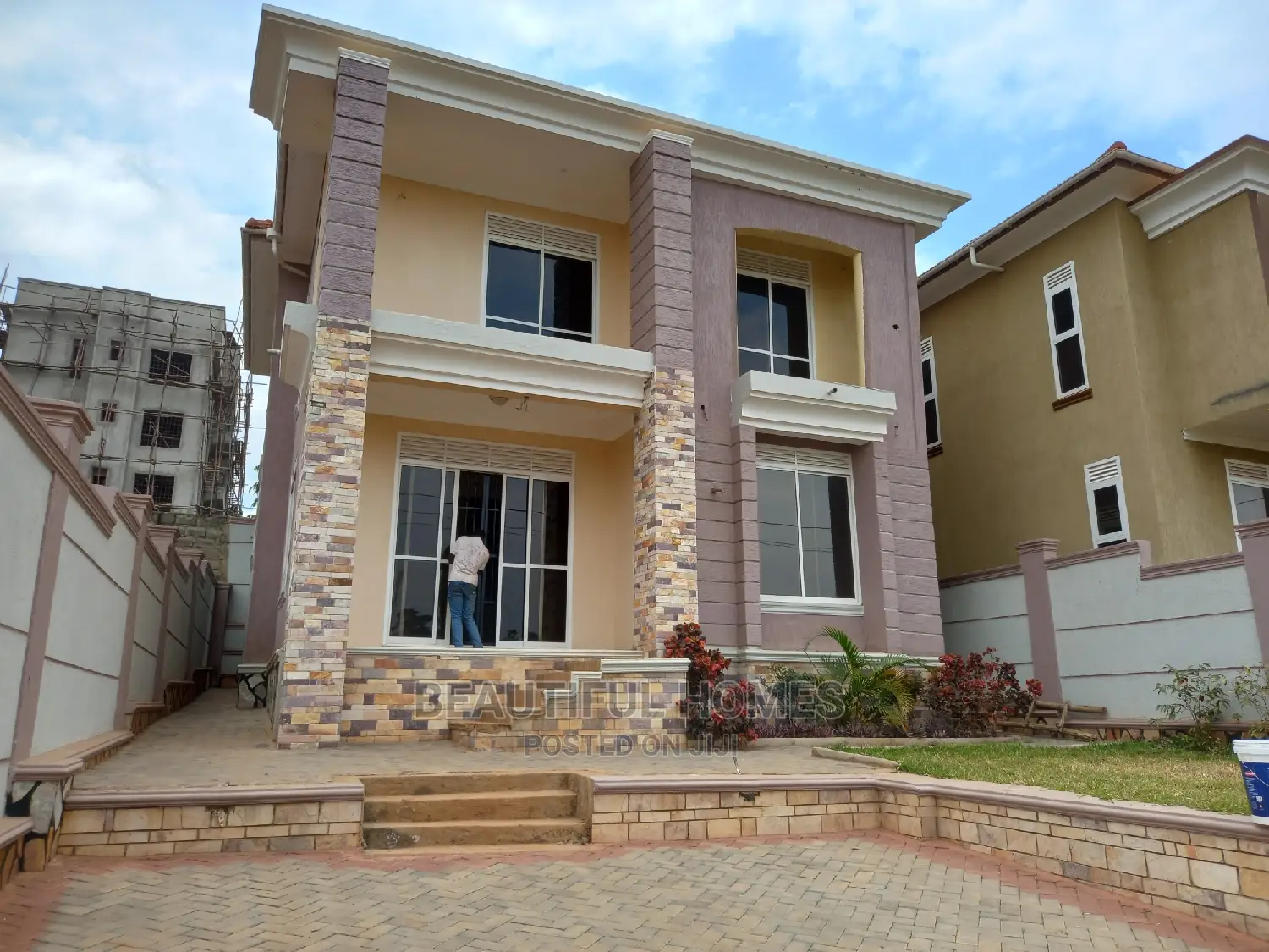Furnished 4bdrm Duplex in Kira 1 for Sale