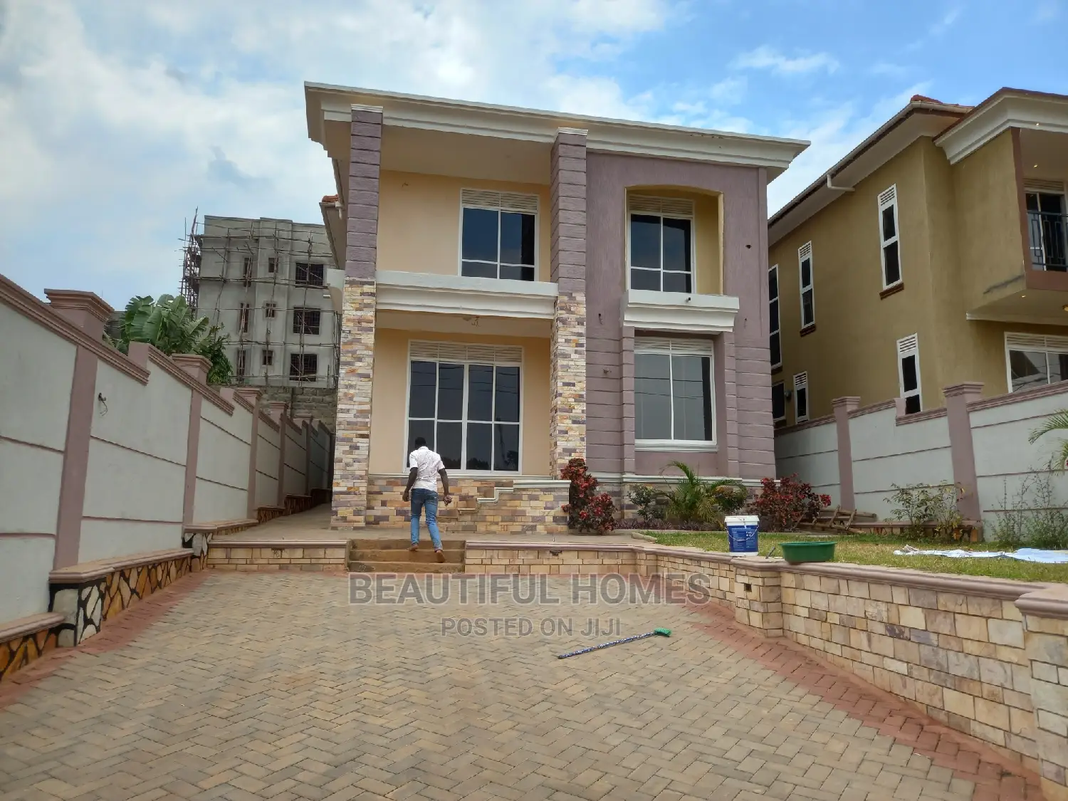 Furnished 4bdrm Duplex in Kira for Sale