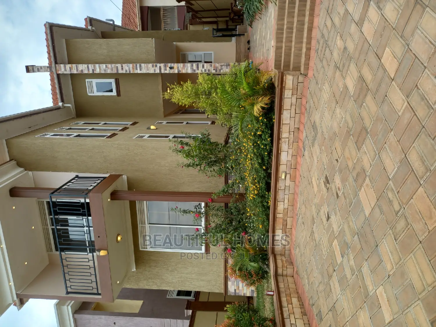 Furnished 4bdrm Mansion in Kira Weathy Area for Sale