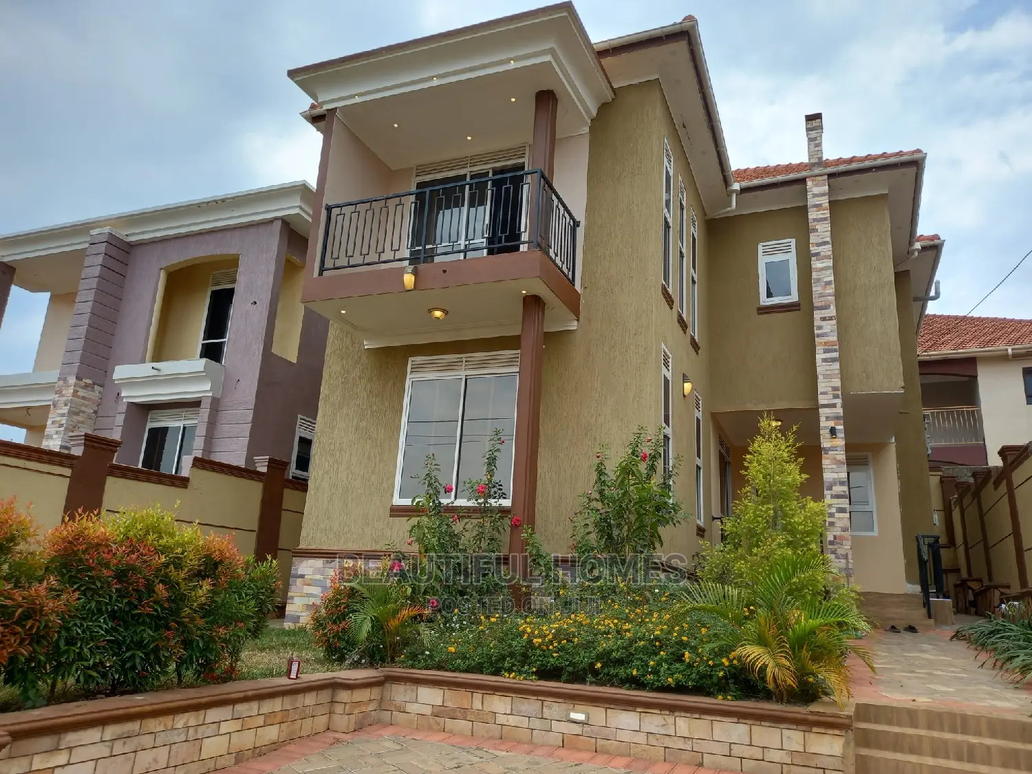Furnished 4bdrm Mansion in Kira Weathy Area for Sale