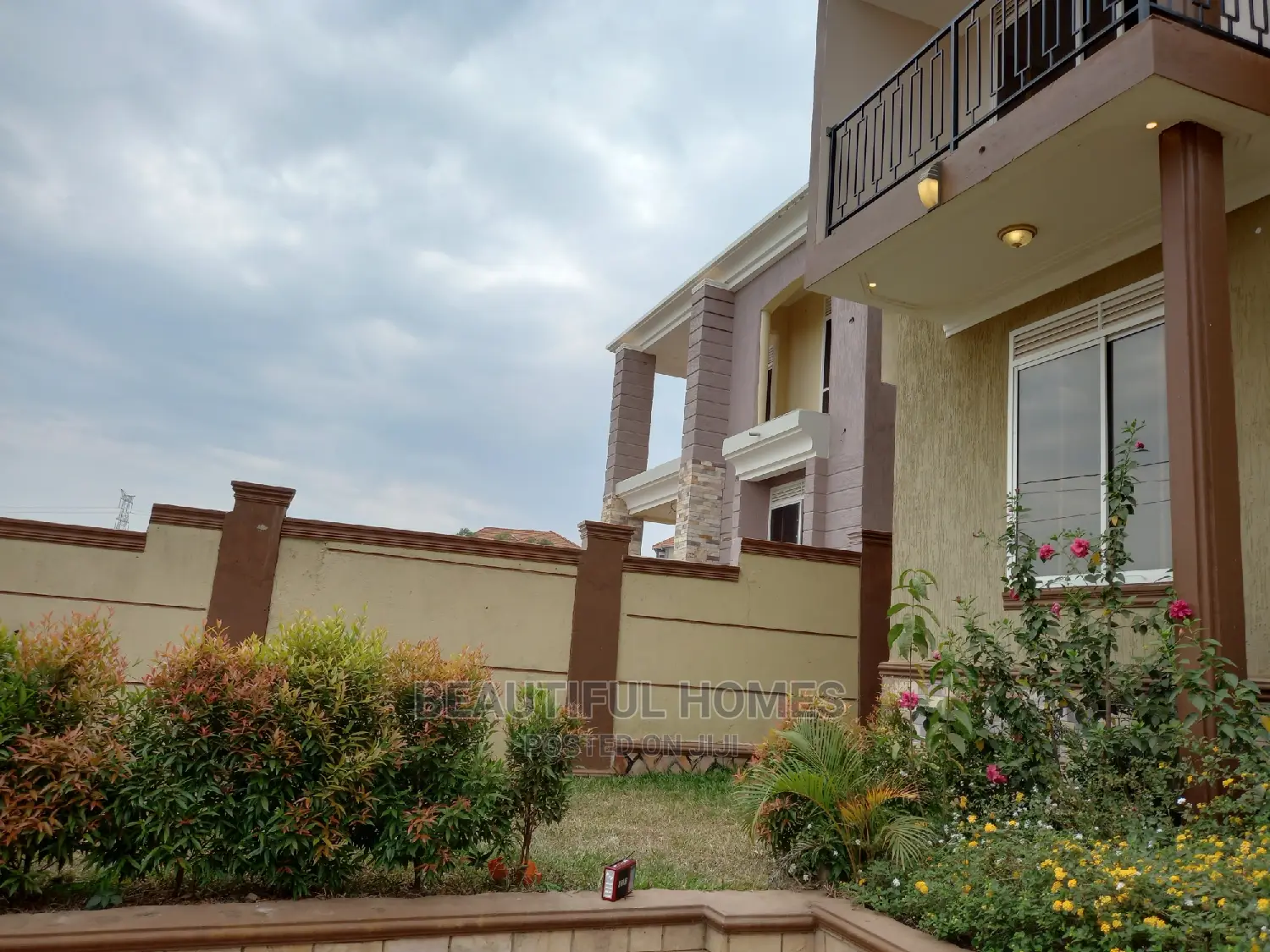Furnished 4bdrm Mansion in Kira Modern for Sale