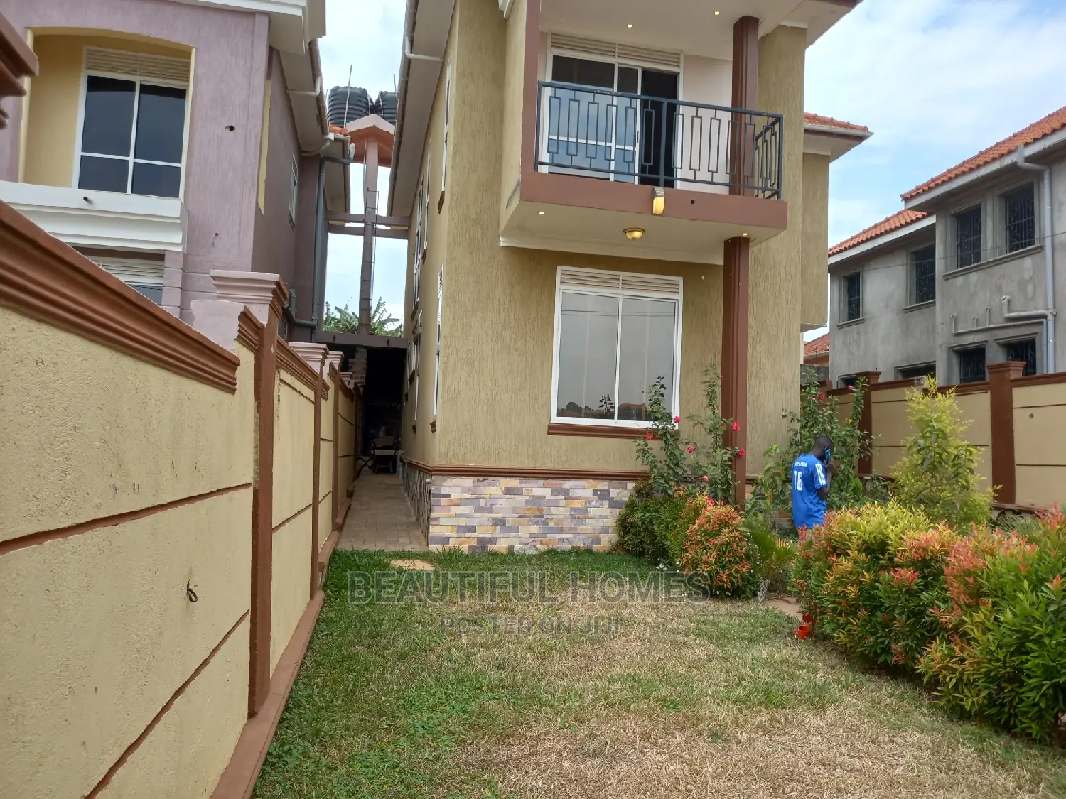 Furnished 4bdrm Mansion in Kira Tarmacked for Sale