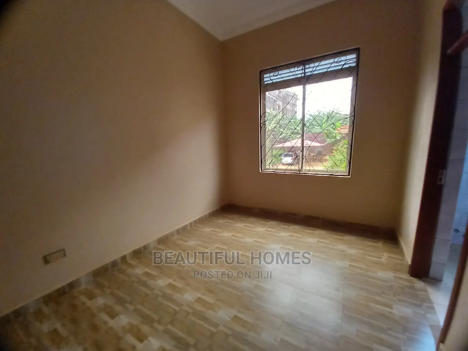 Furnished 4bdrm Mansion in Kira Tarmacked for Sale