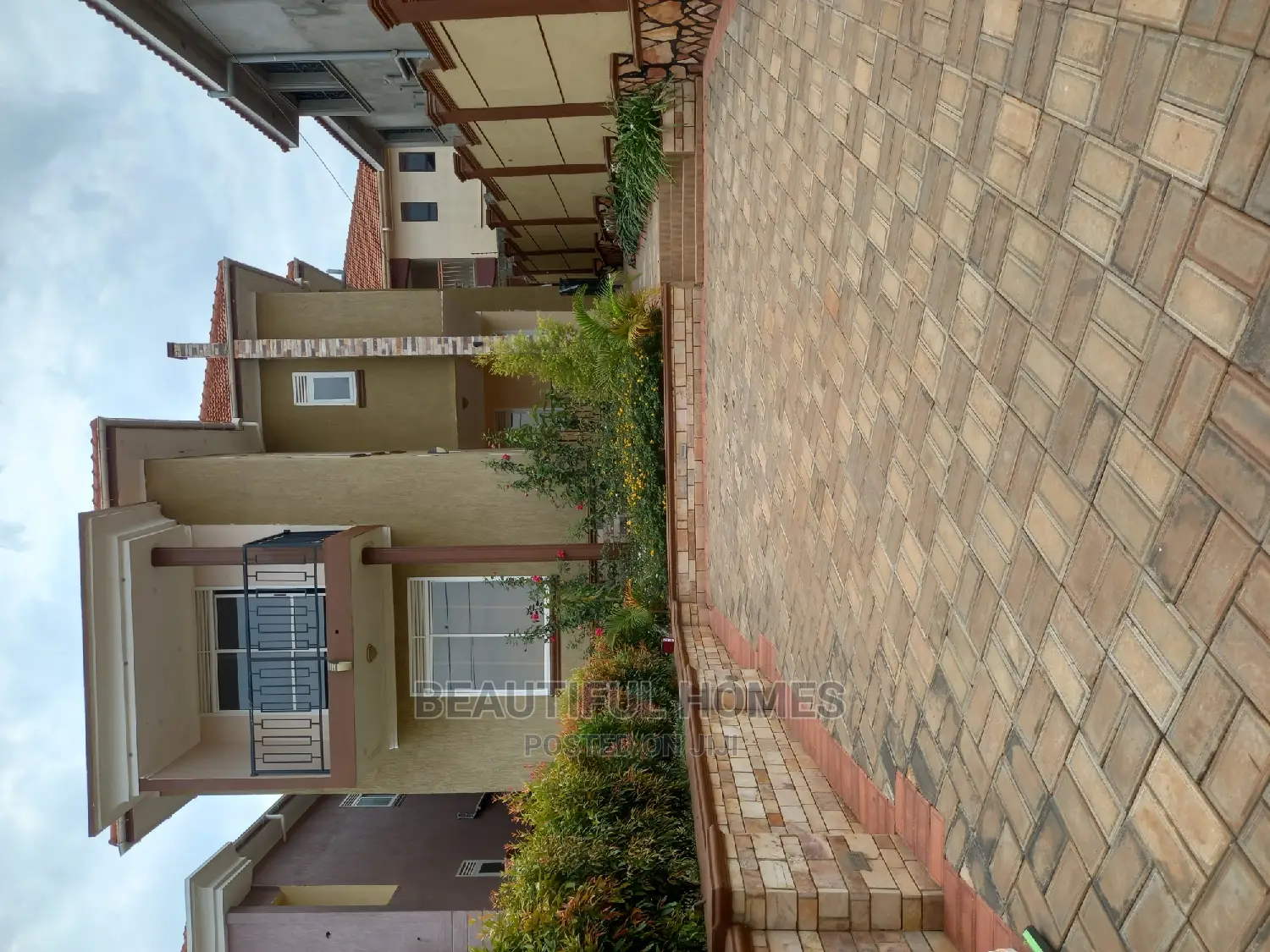 Furnished 4bdrm Mansion in Kira Tarmacked for Sale