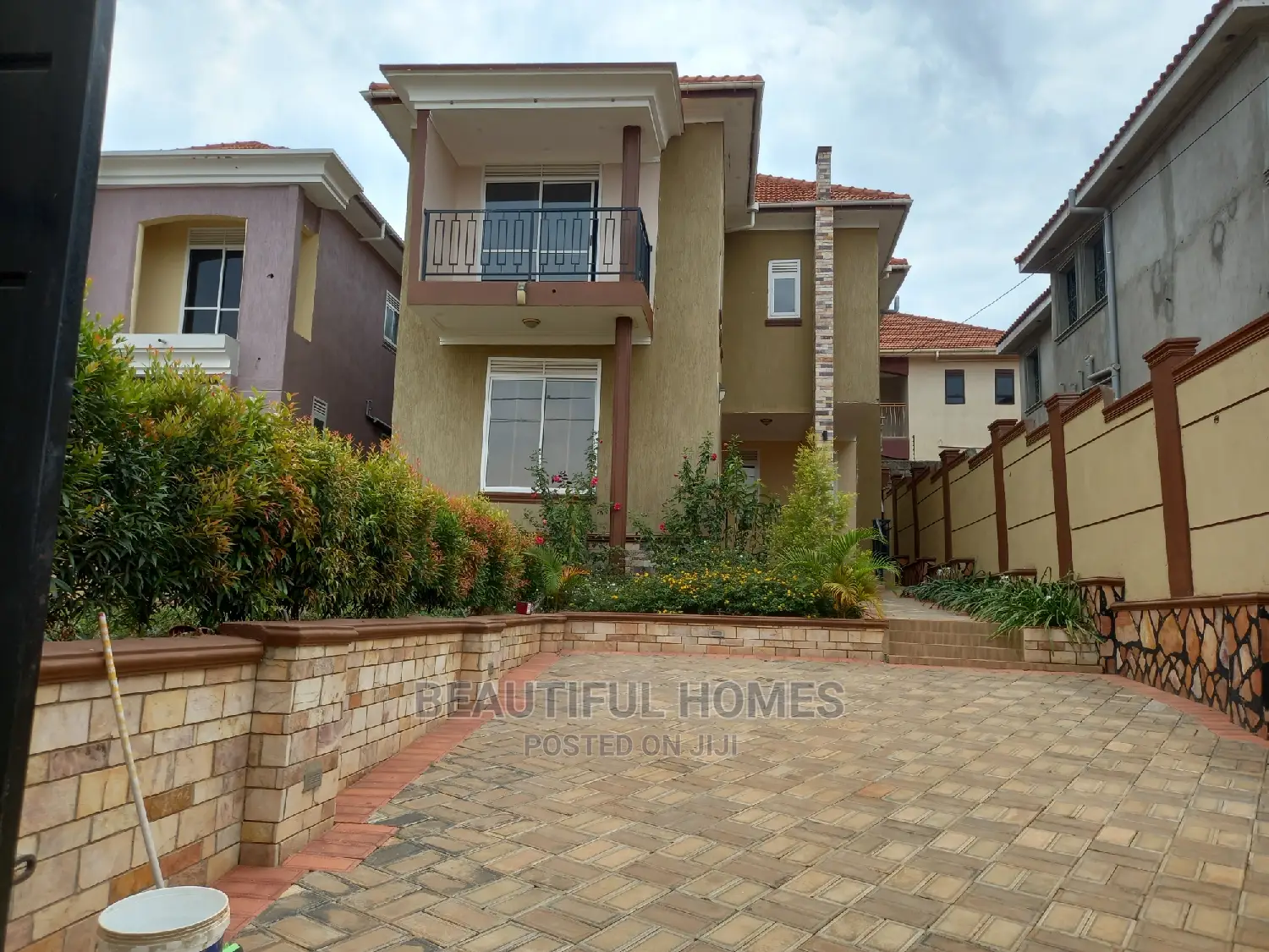 Furnished 4bdrm Duplex in Kira All Tarmack for Sale