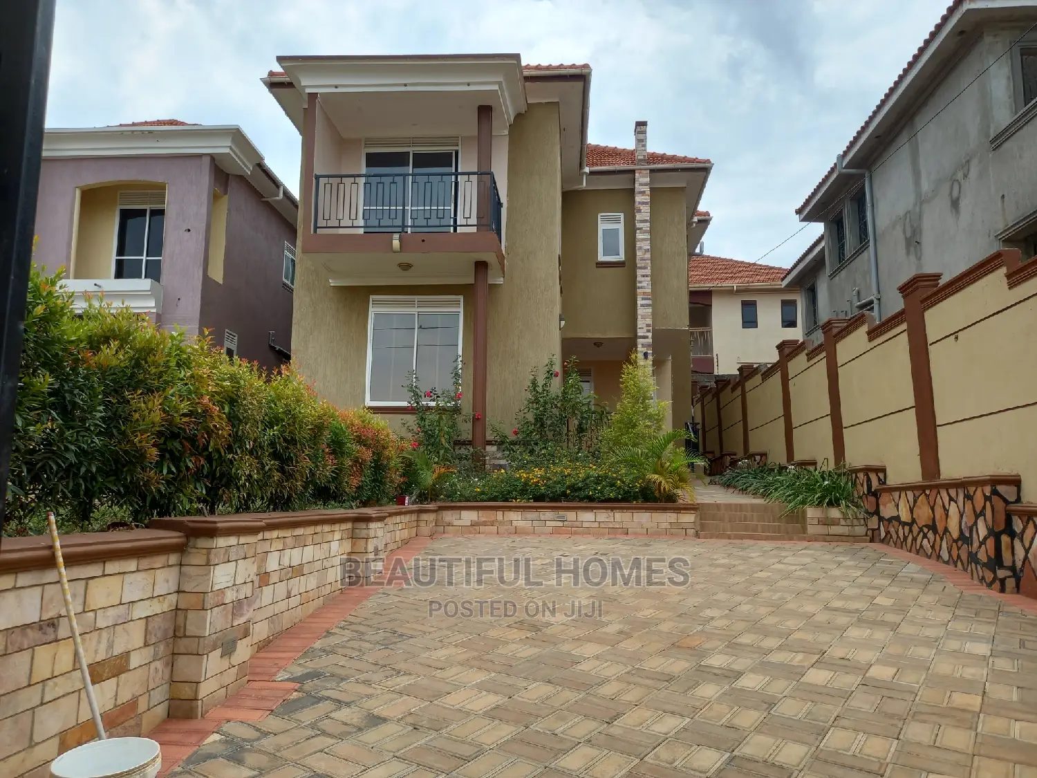 Furnished 4bdrm Duplex in Kira All Tarmack for Sale