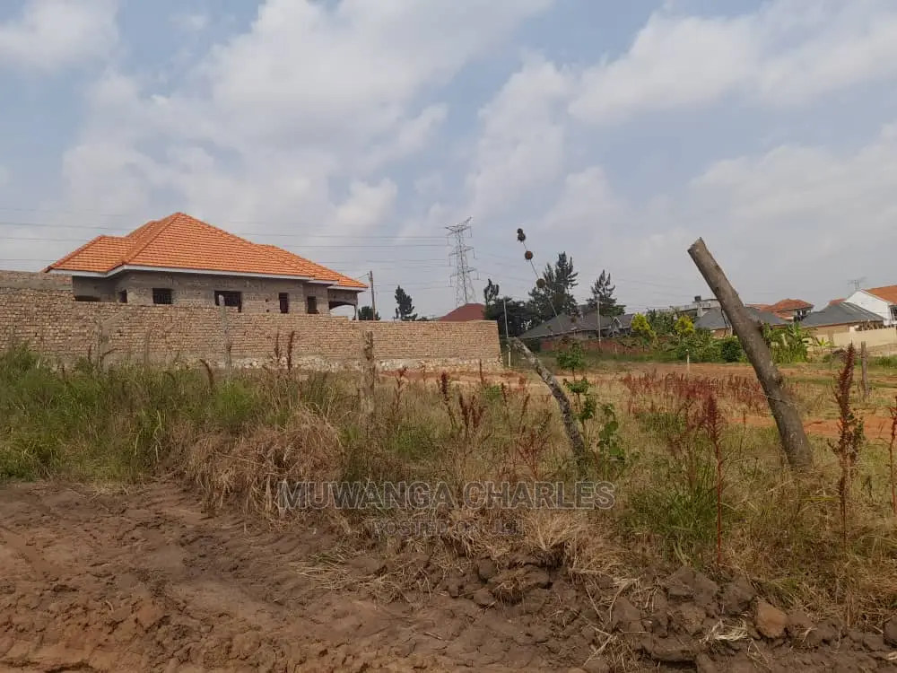 100by50ft for Sale at Kyanja Kungu