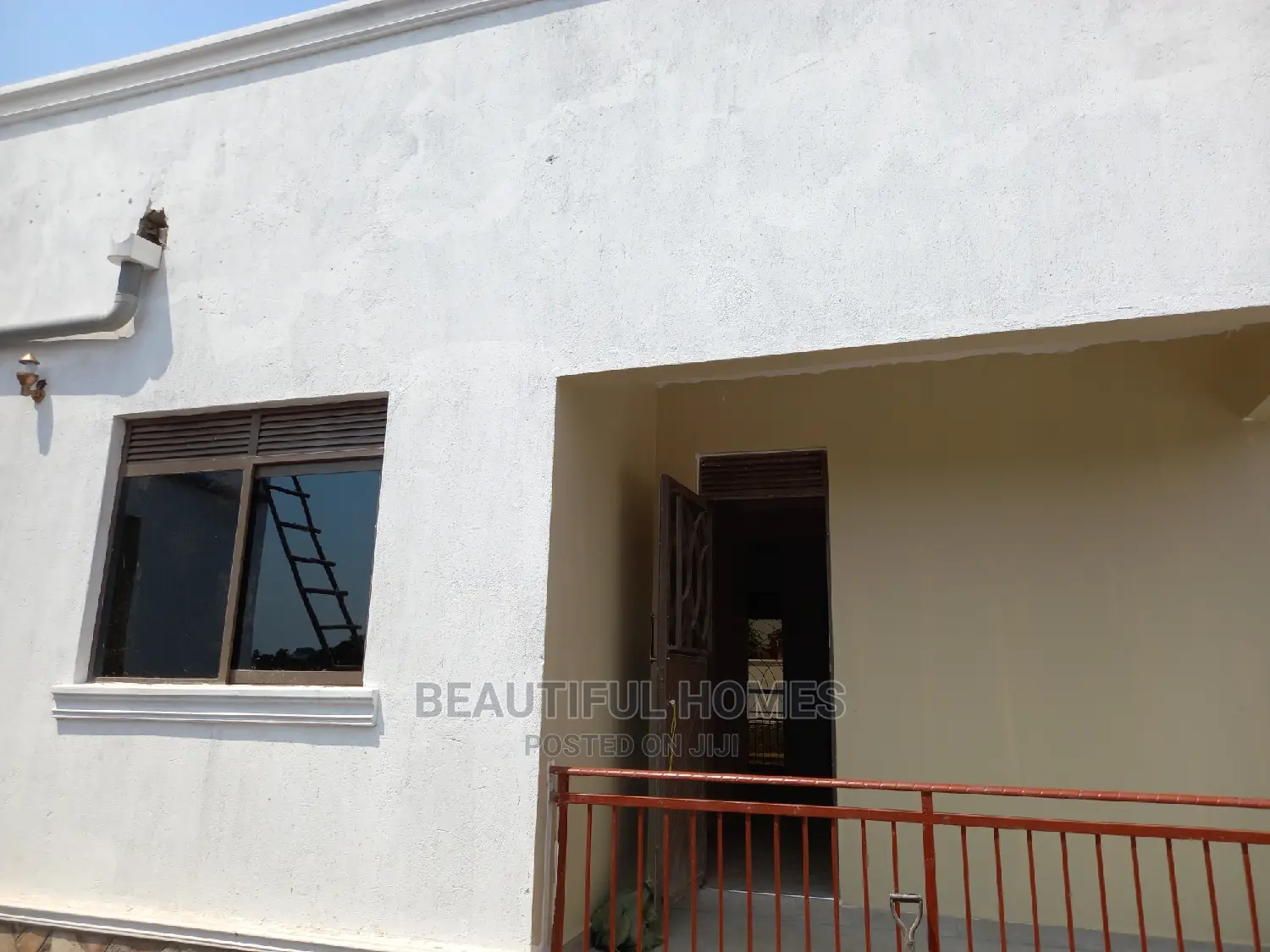Furnished 4bdrm Bungalow in Kira for Sale