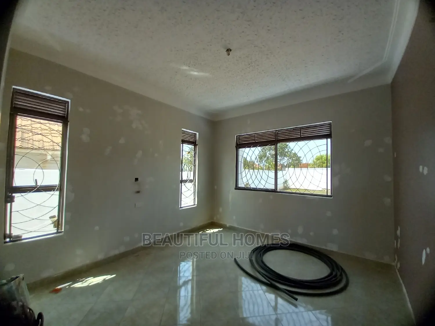 Furnished 4bdrm Bungalow in Kira for Sale