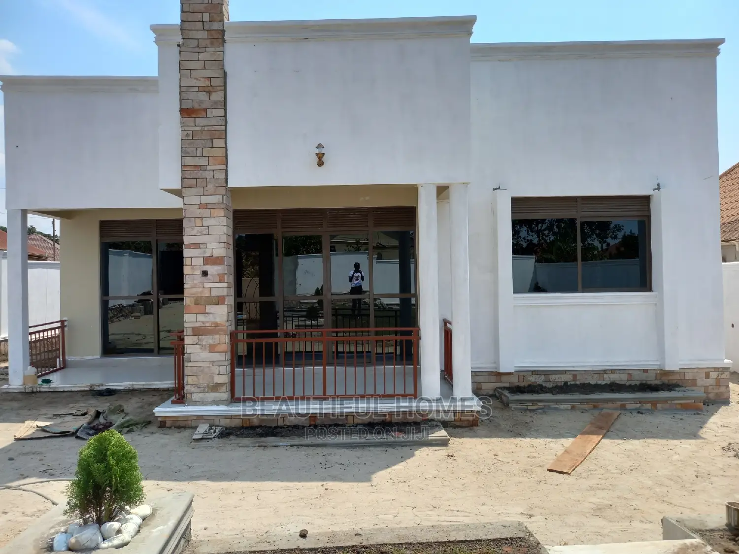 Furnished 4bdrm Bungalow in Kira for Sale