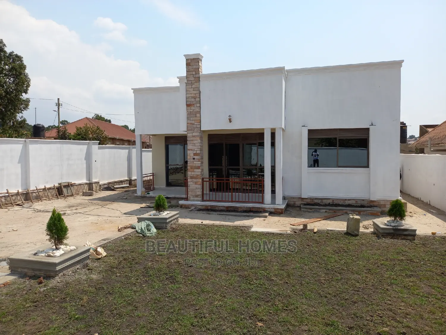 Furnished 4bdrm Bungalow in Kira for Sale