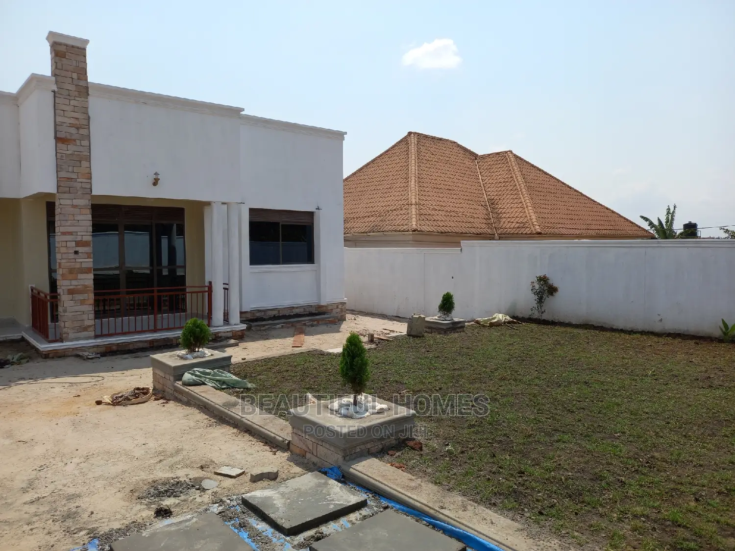 Furnished 4bdrm Bungalow in Kira for Sale