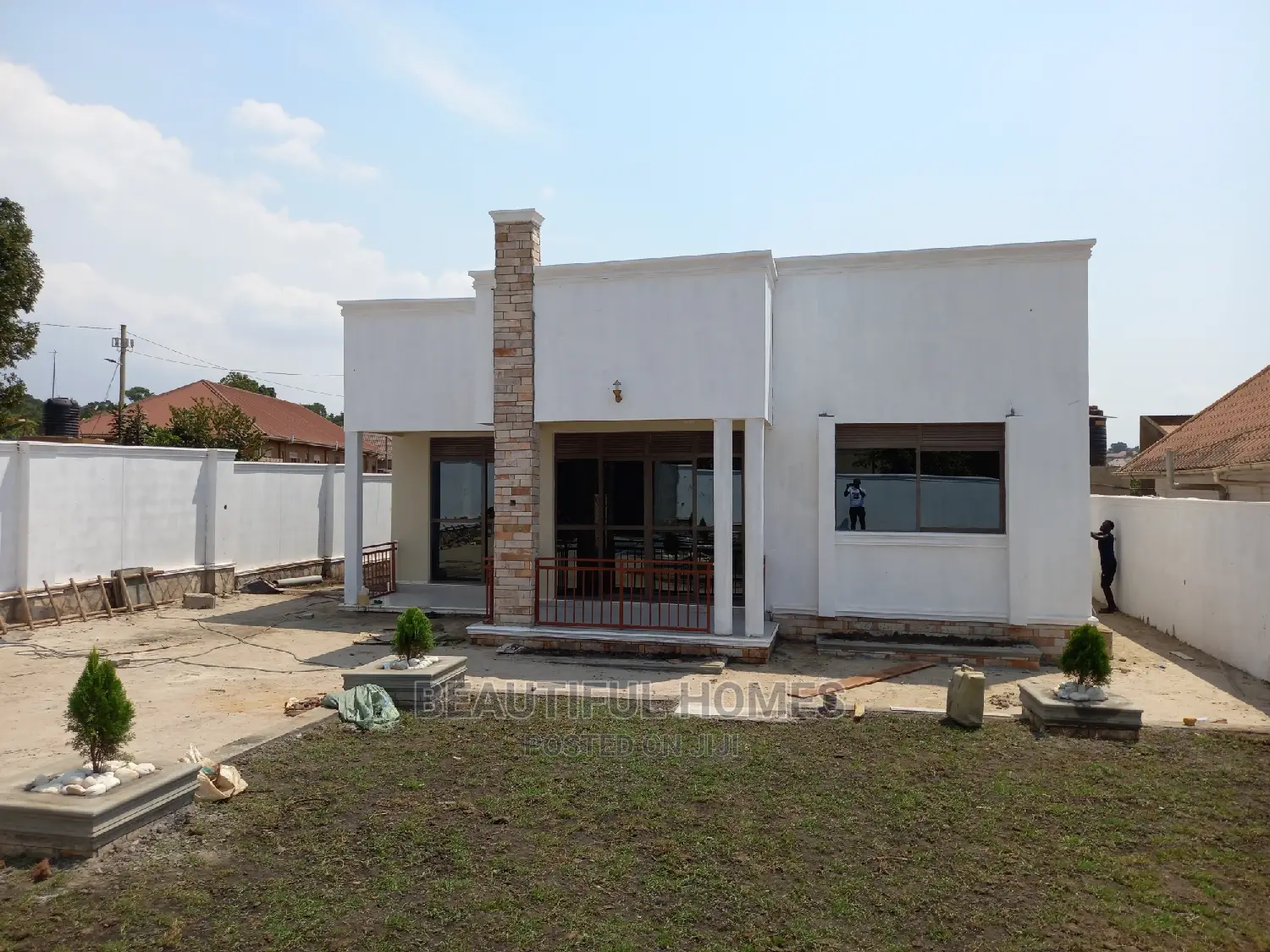 Furnished 4bdrm House in Kira for Sale