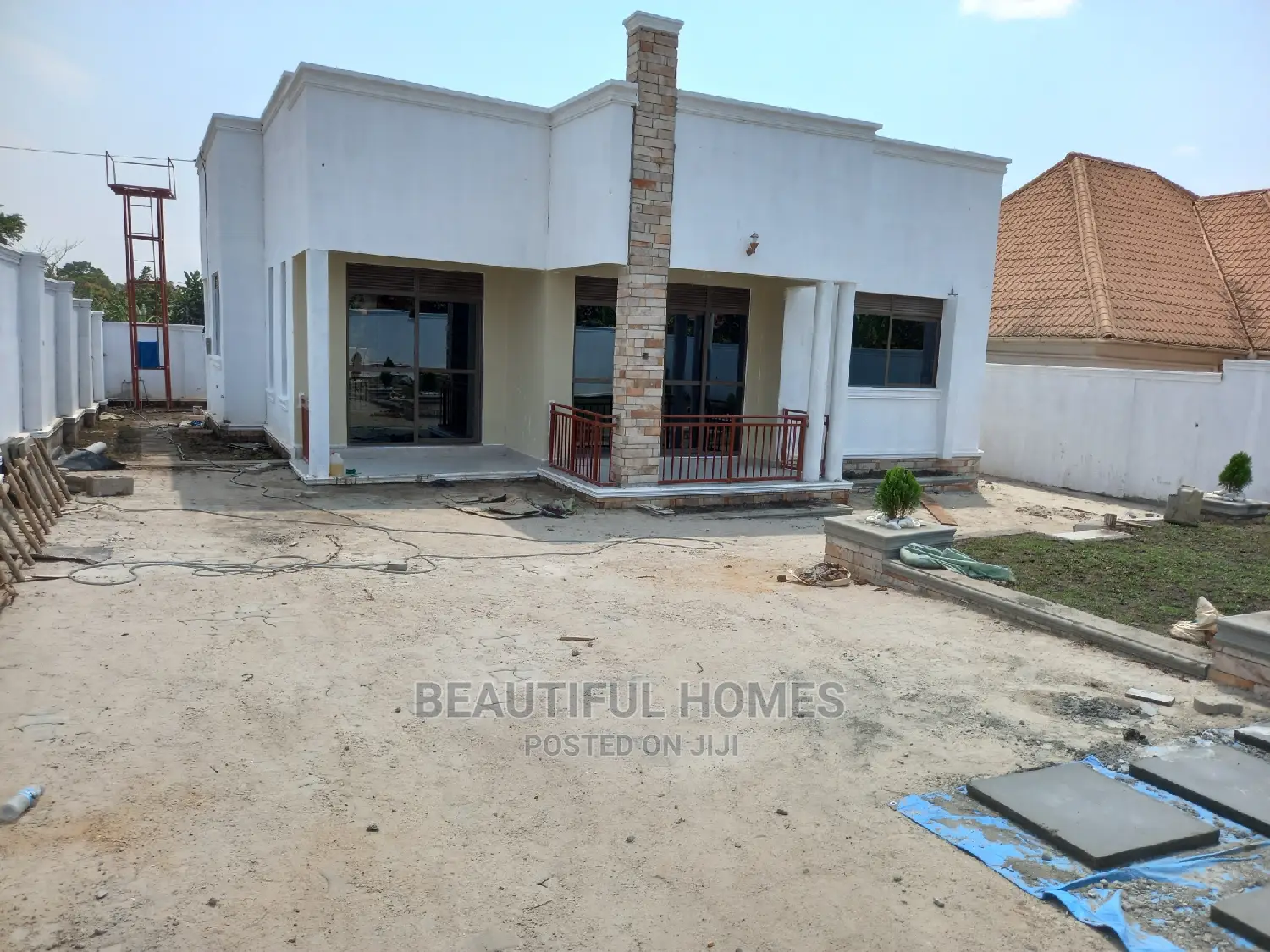 Furnished 4bdrm Bungalow in Kira for Sale
