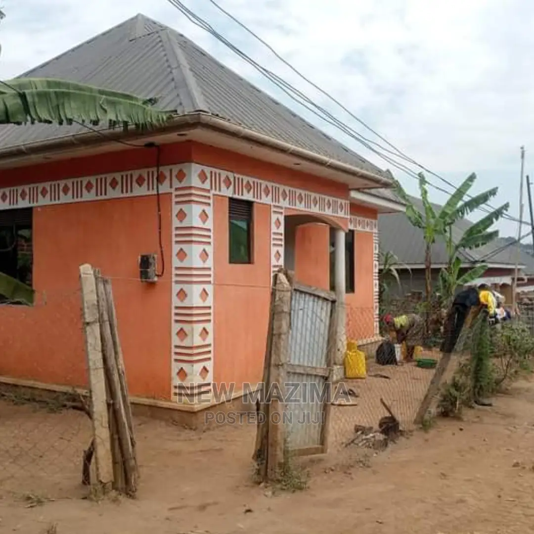 3bdrm House in Nabingo Bataka, Central Division for Sale