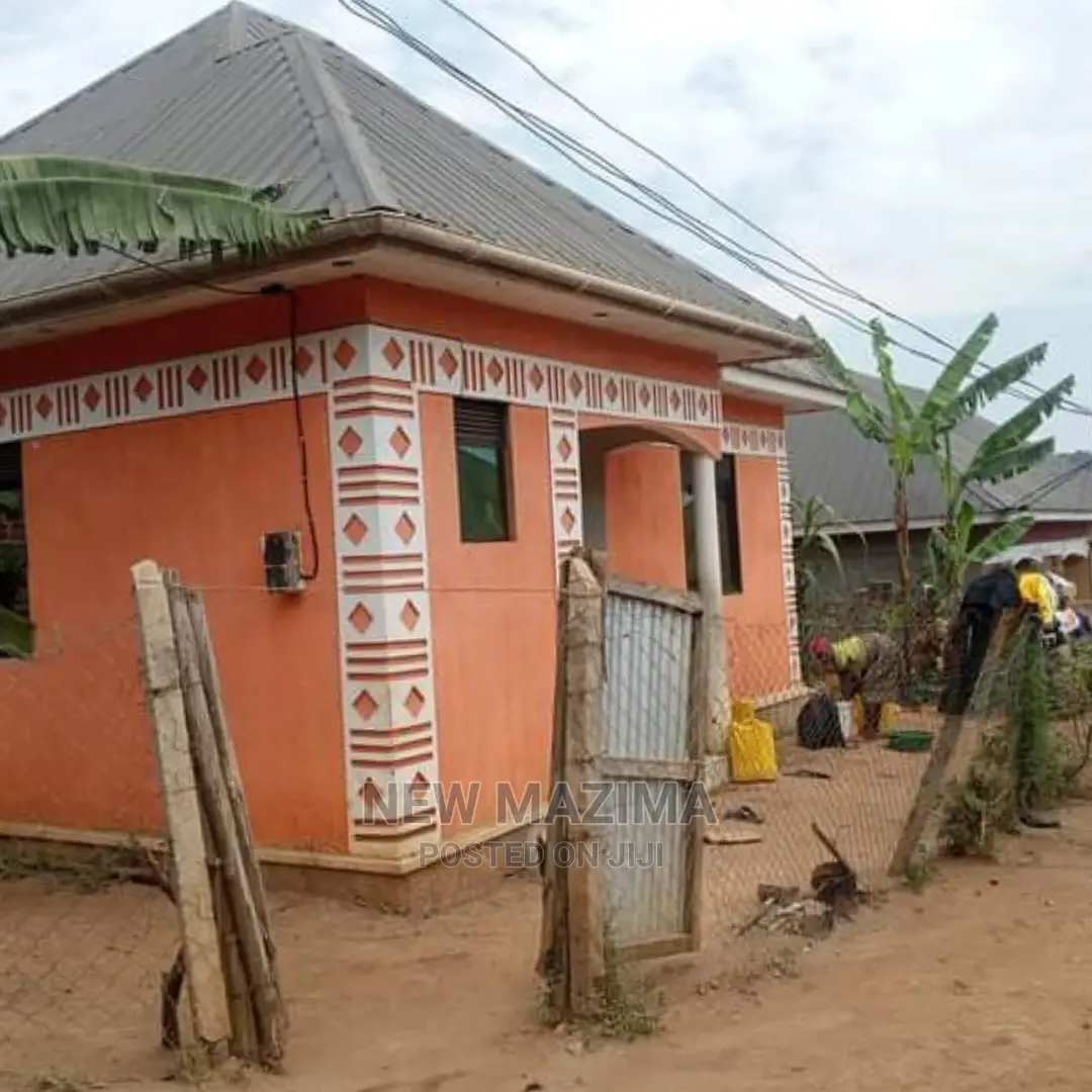 3bdrm House in Nabingo Bataka, Central Division for Sale