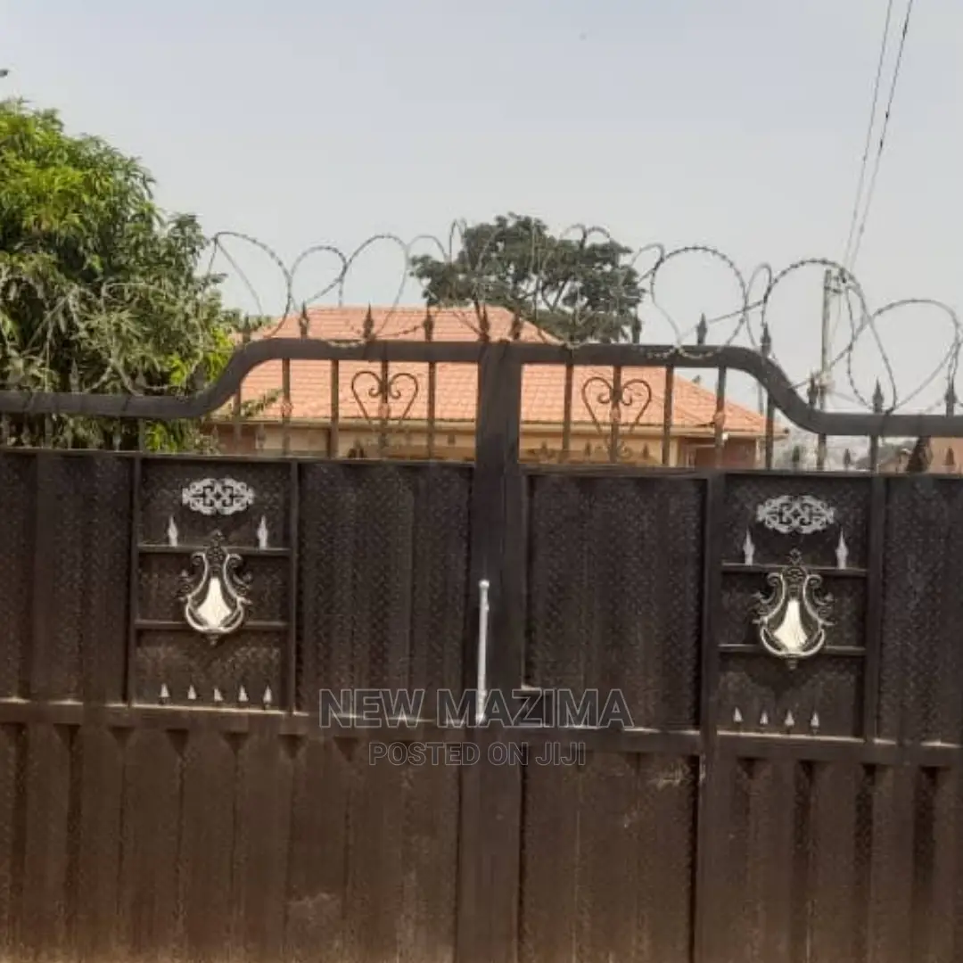 4bdrm Bungalow in Makindye Town, Central Division for Sale