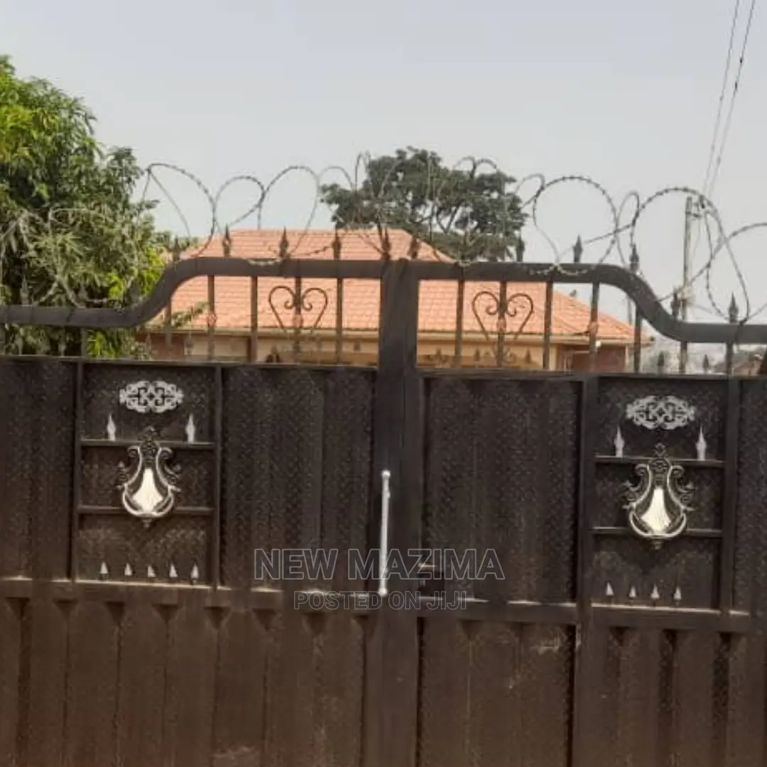 4bdrm Bungalow in Makindye Town, Central Division for Sale