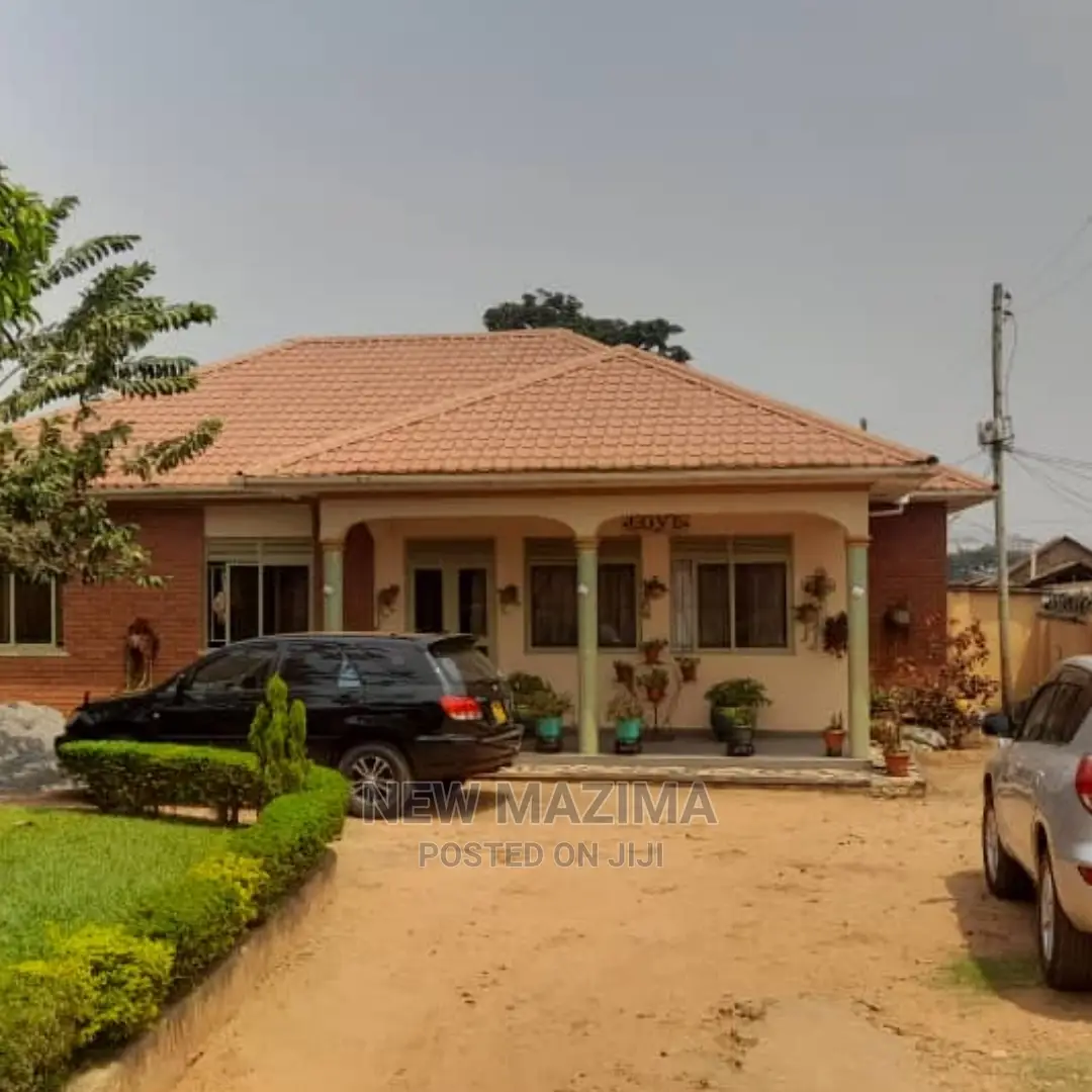 4bdrm Bungalow in Makindye Town, Central Division for Sale