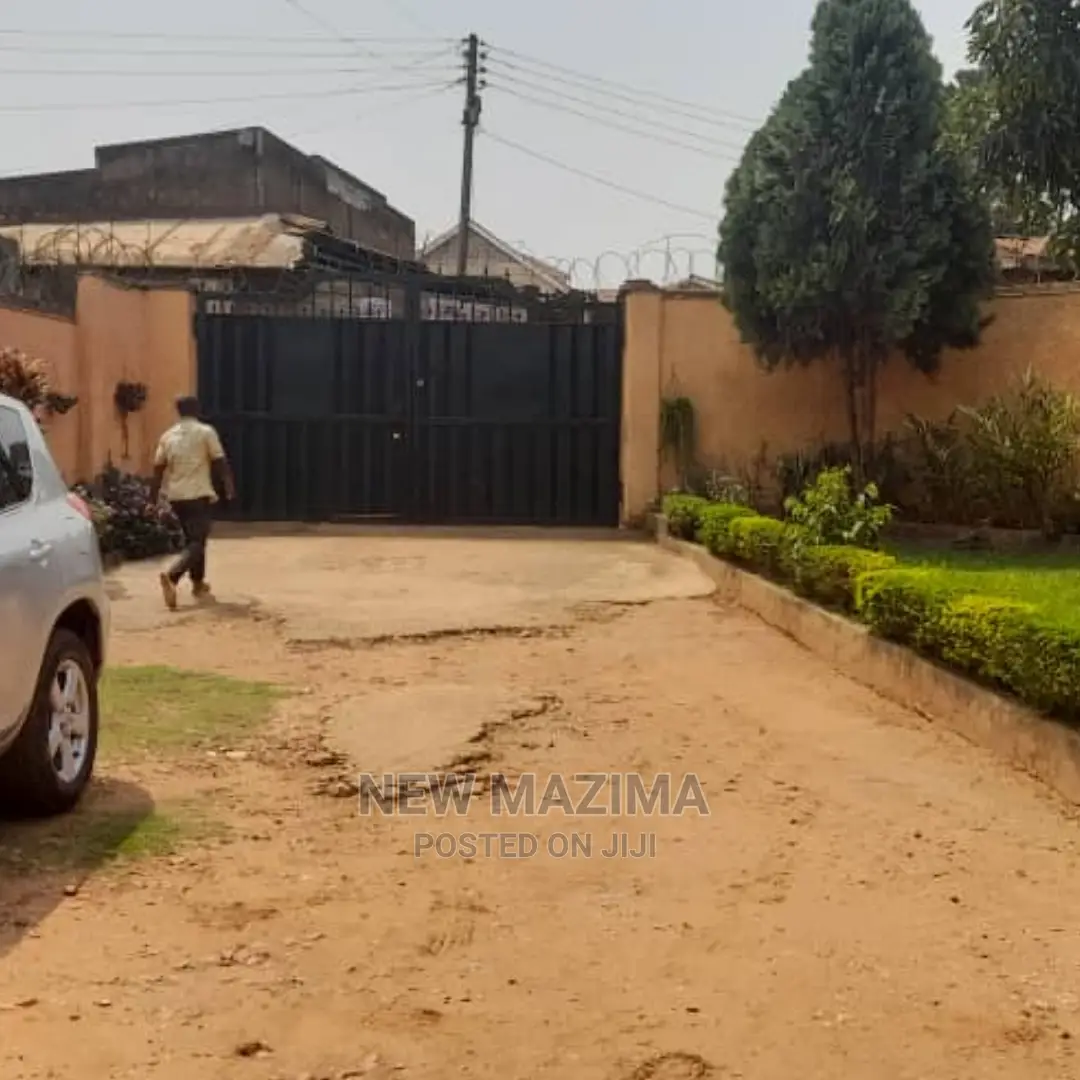 4bdrm Bungalow in Makindye Town, Central Division for Sale