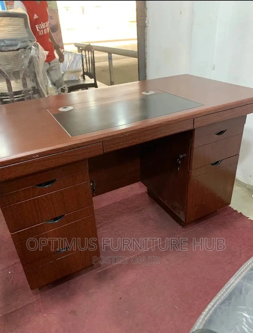 Imported Office Desk ( 1.4meters) and Leather Seat