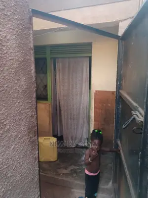 5bdrm House in Namulanda Ntebe Rd, Central Division for Sale