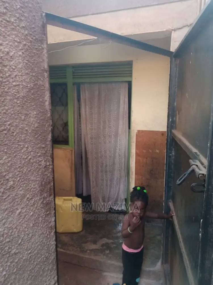 5bdrm House in Namulanda Ntebe Rd, Central Division for Sale
