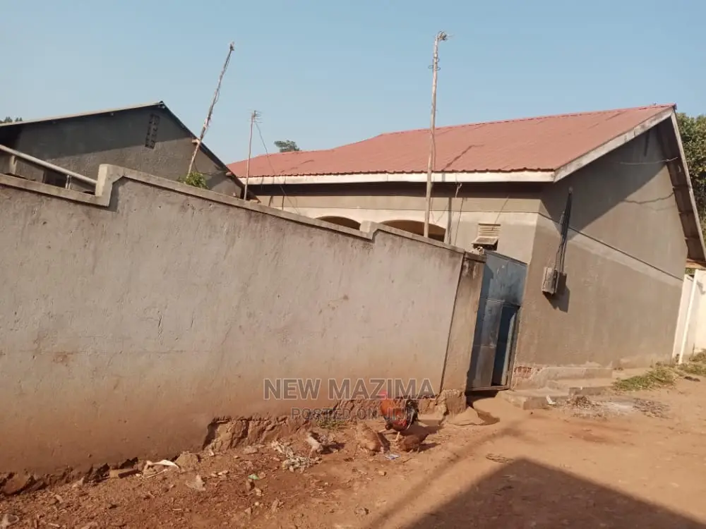 5bdrm House in Namulanda Ntebe Rd, Central Division for Sale
