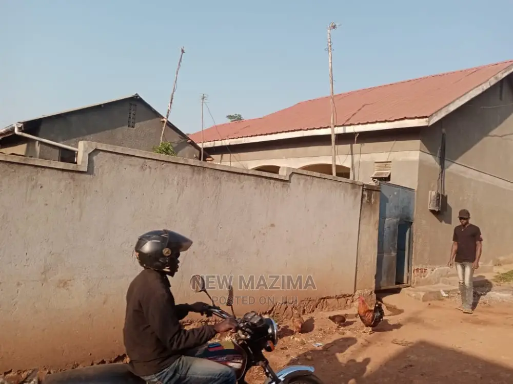 5bdrm House in Namulanda Ntebe Rd, Central Division for Sale
