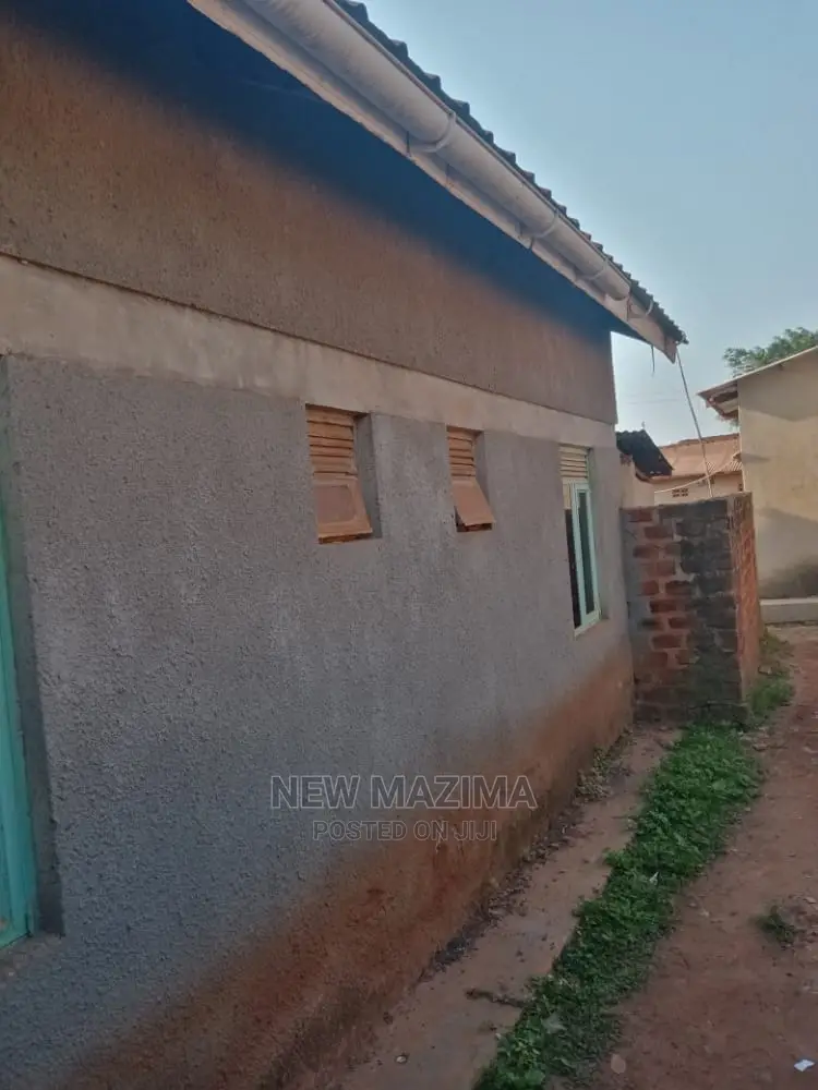 5bdrm House in Namulanda Ntebe Rd, Central Division for Sale