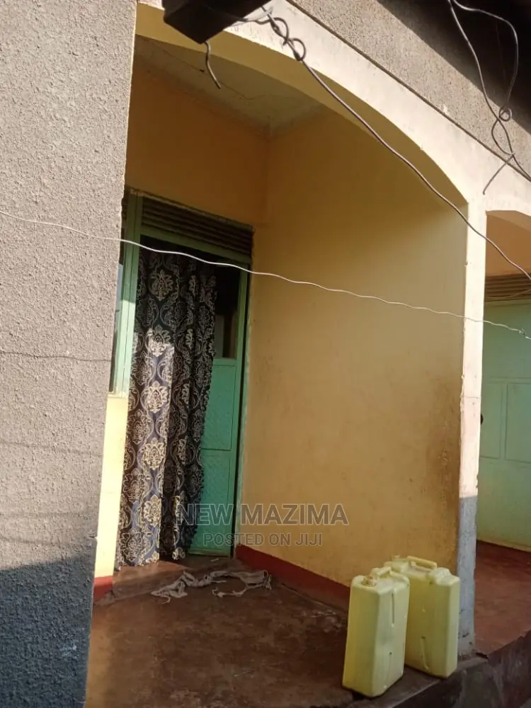 5bdrm House in Namulanda Ntebe Rd, Central Division for Sale